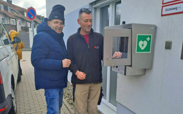 Installation der Notfallstation am BRK-Altstadtpark im Bayreuther Eichelweg.