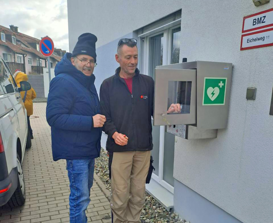 Installation der Notfallstation am BRK-Altstadtpark im Bayreuther Eichelweg.