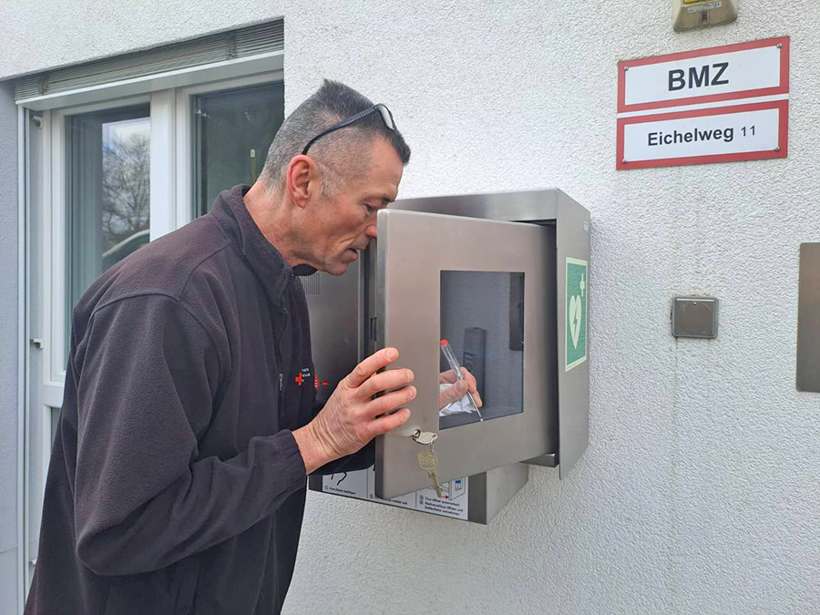 Installation der Notfallstation am BRK-Altstadtpark im Bayreuther Eichelweg.